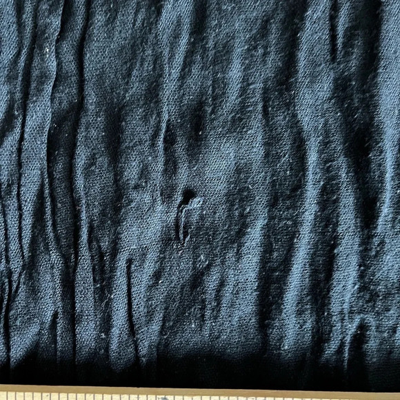 Black light weight scarf - Picture 3 of 3